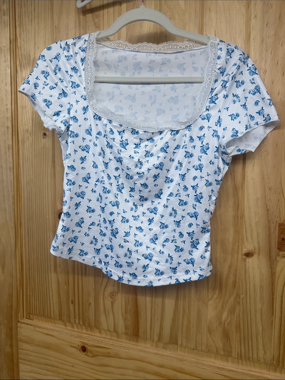 Women’s White Scoop Neck Floral Print Top with Lace Trim